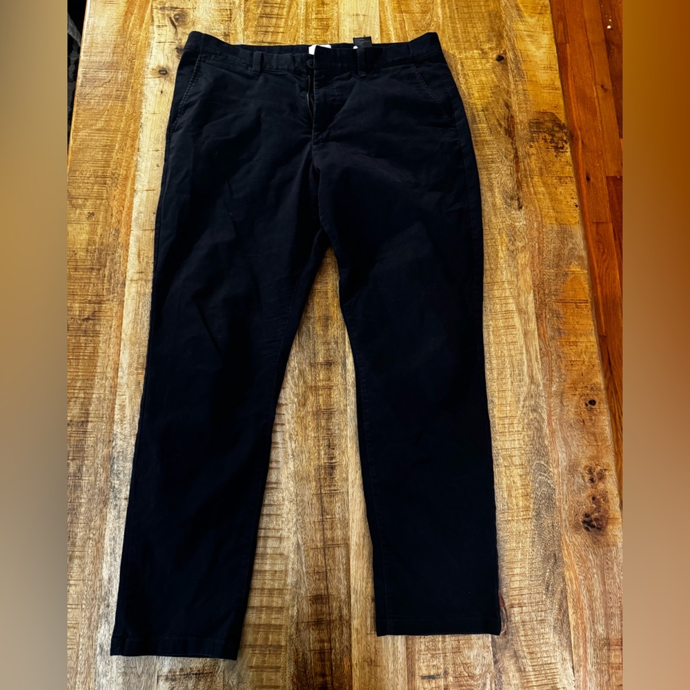 H&M Men's Classic navy blue khakis Chinos pants w 36 euc